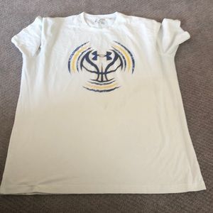 White under armour t shirt.